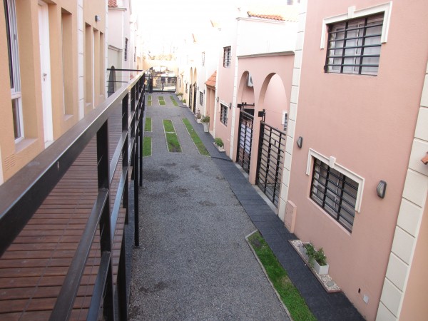 OPORTUNIDAD .Triplex de 3 ambientes dentro de complejo los jardines