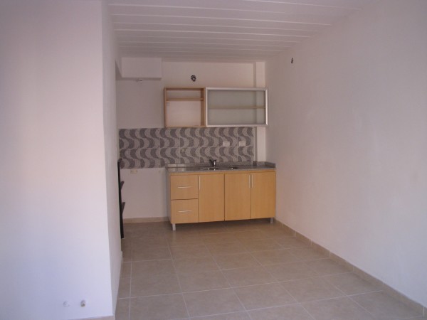 OPORTUNIDAD .Triplex de 3 ambientes dentro de complejo los jardines