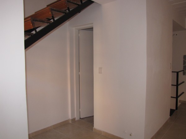 OPORTUNIDAD .Triplex de 3 ambientes dentro de complejo los jardines