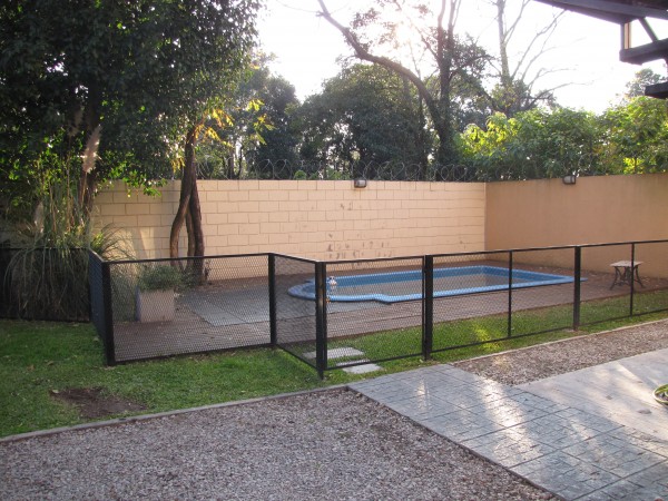 OPORTUNIDAD .Triplex de 3 ambientes dentro de complejo los jardines