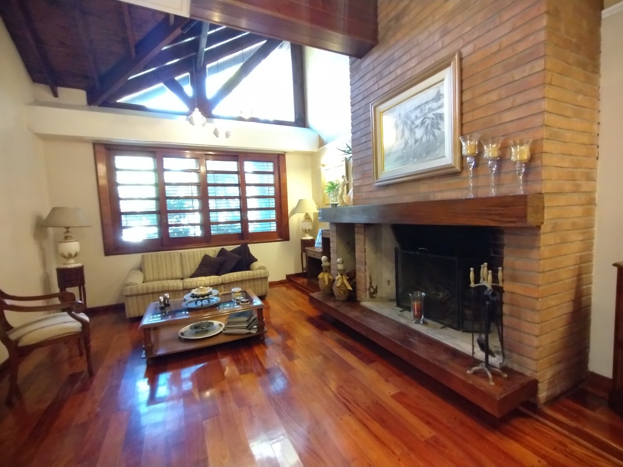 EXCELENTE CHALET CAPELLO AL 400 BANFIELD