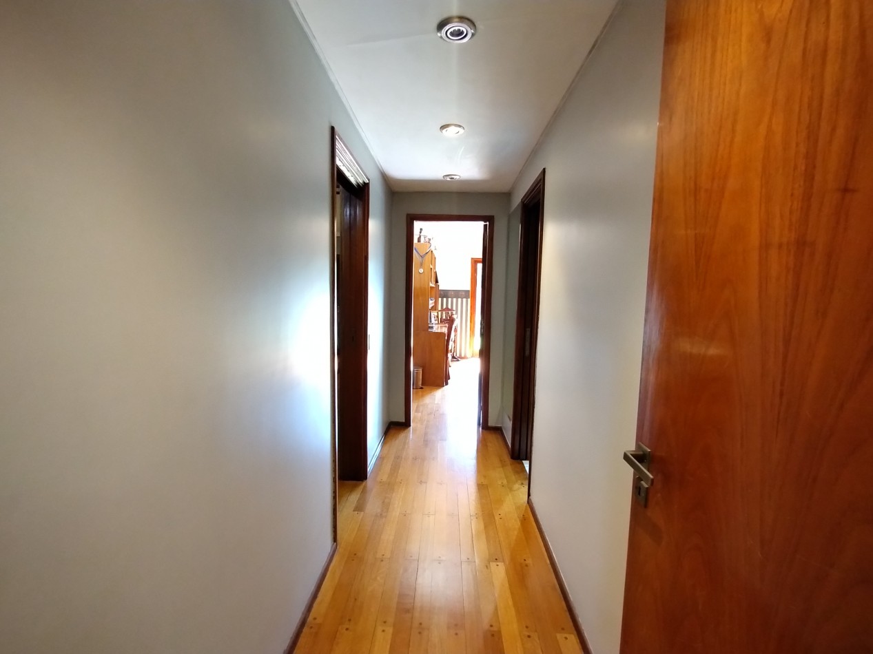 EXCELENTE CHALET CAPELLO AL 400 BANFIELD