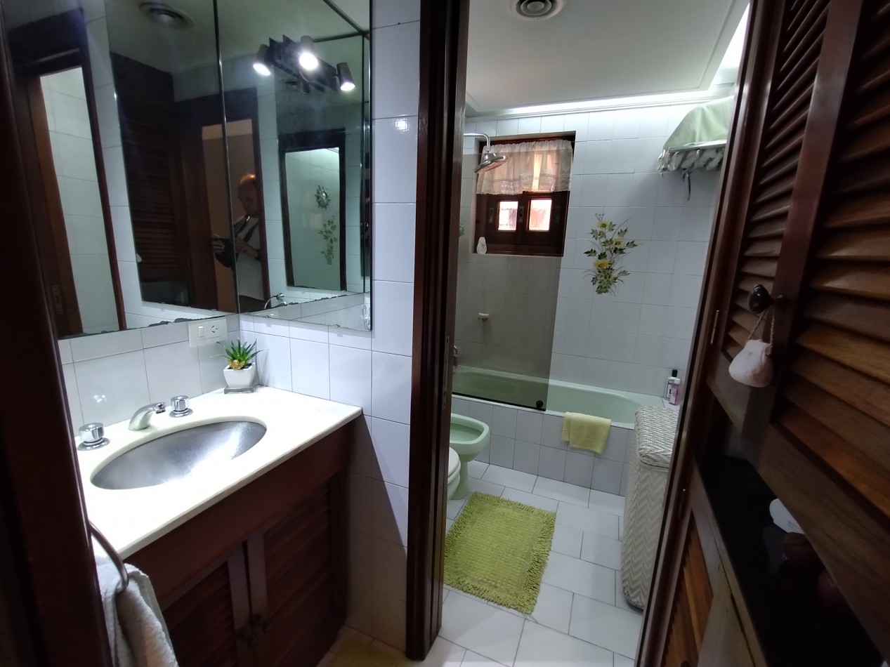 EXCELENTE CHALET CAPELLO AL 400 BANFIELD