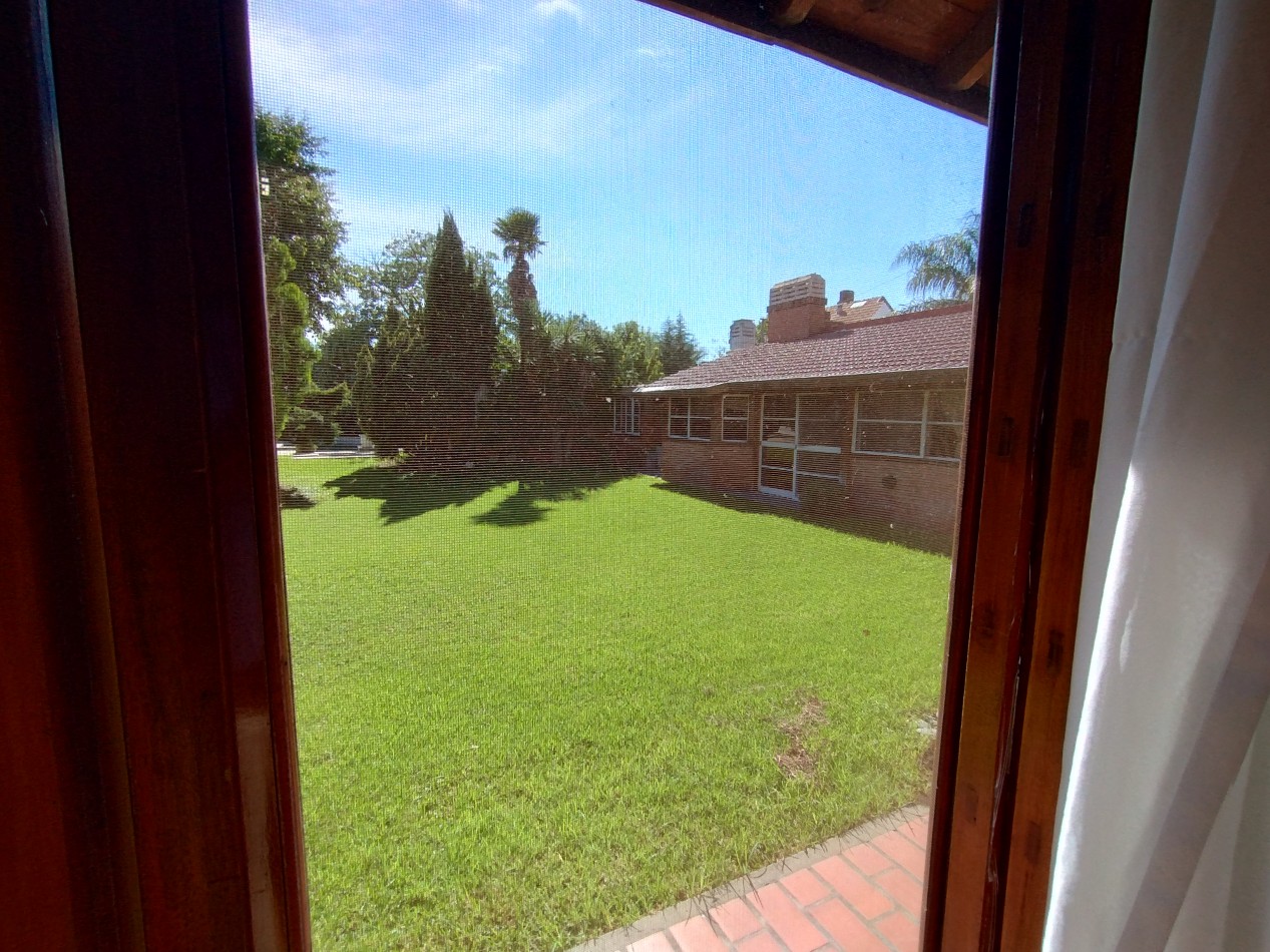 EXCELENTE CHALET CAPELLO AL 400 BANFIELD