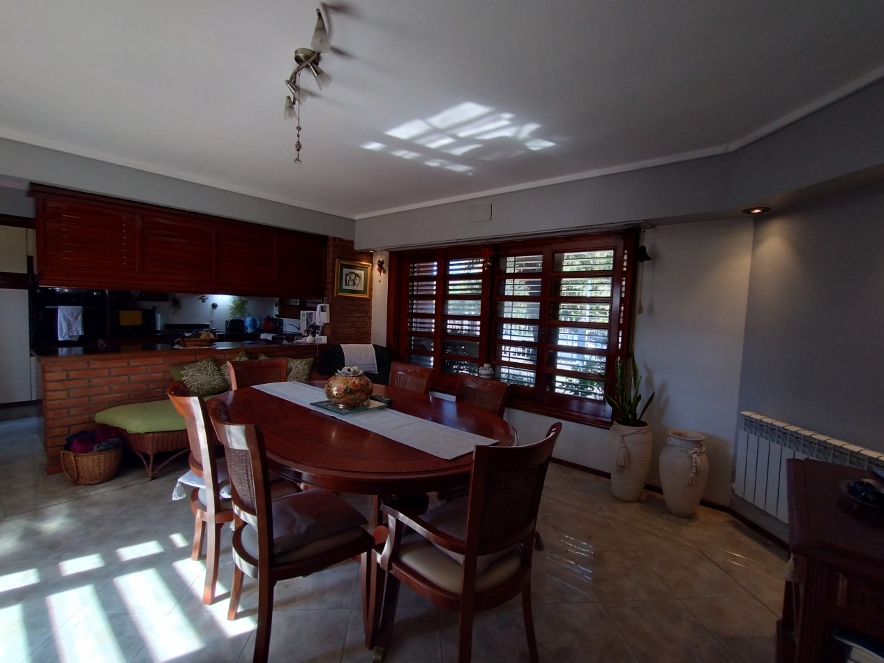 EXCELENTE CHALET CAPELLO AL 400 BANFIELD