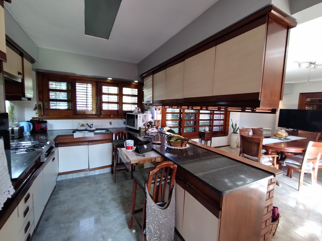 EXCELENTE CHALET CAPELLO AL 400 BANFIELD