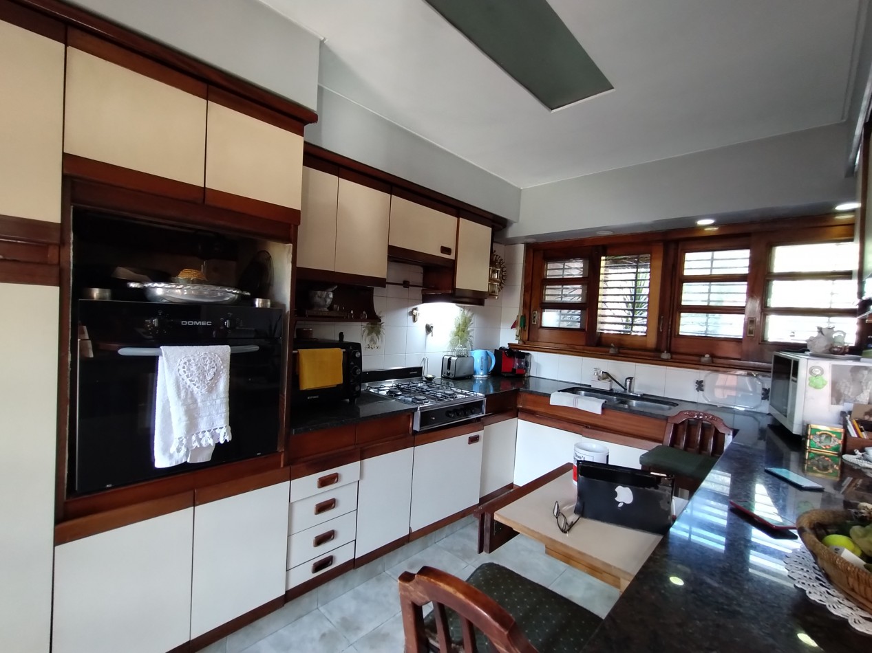 EXCELENTE CHALET CAPELLO AL 400 BANFIELD