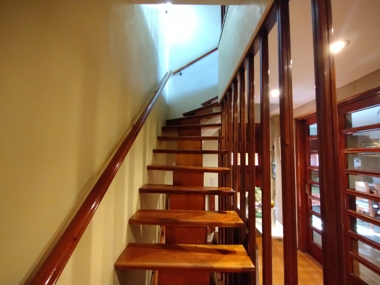 EXCELENTE CHALET CAPELLO AL 400 BANFIELD
