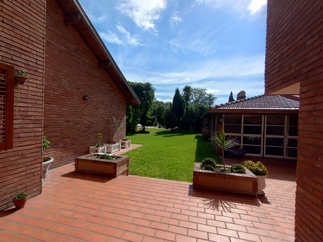 EXCELENTE CHALET CAPELLO AL 400 BANFIELD