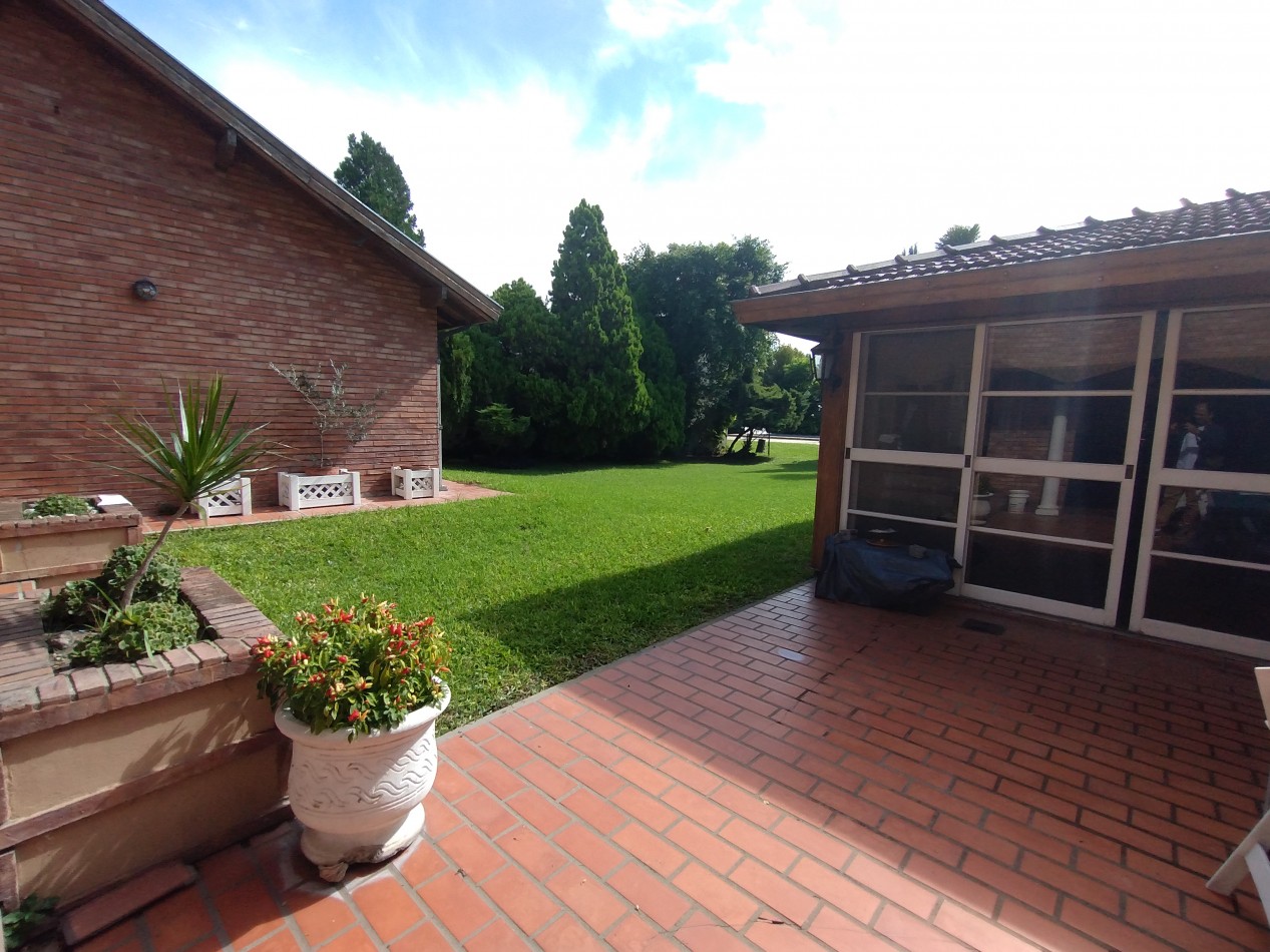 EXCELENTE CHALET CAPELLO AL 400 BANFIELD
