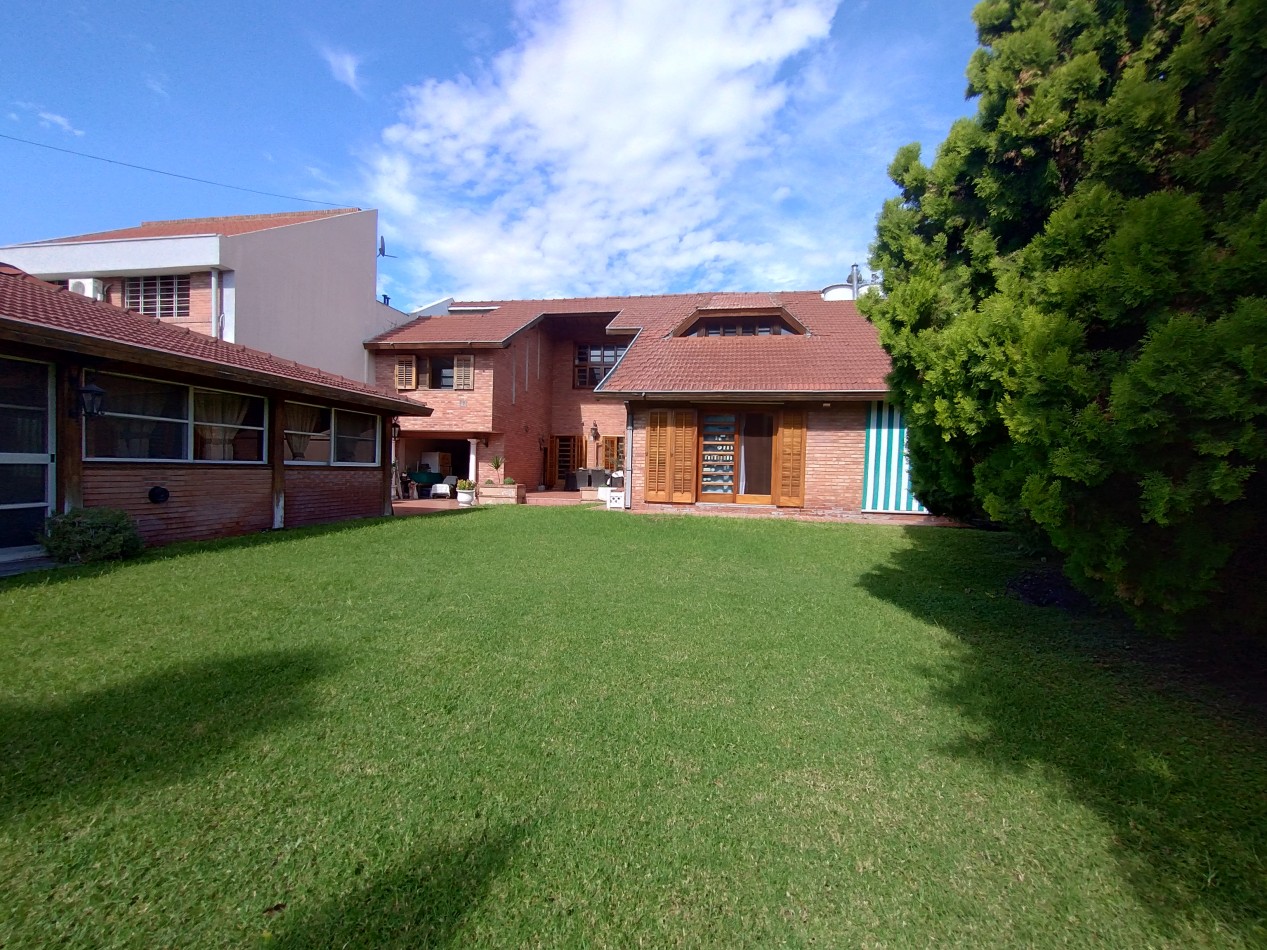 EXCELENTE CHALET CAPELLO AL 400 BANFIELD