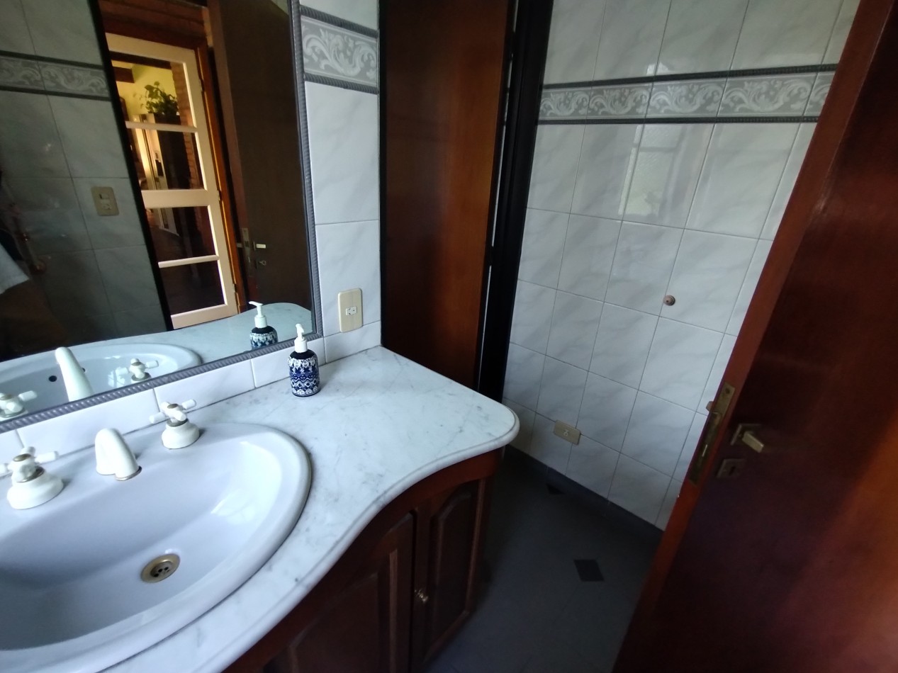 EXCELENTE CHALET CAPELLO AL 400 BANFIELD