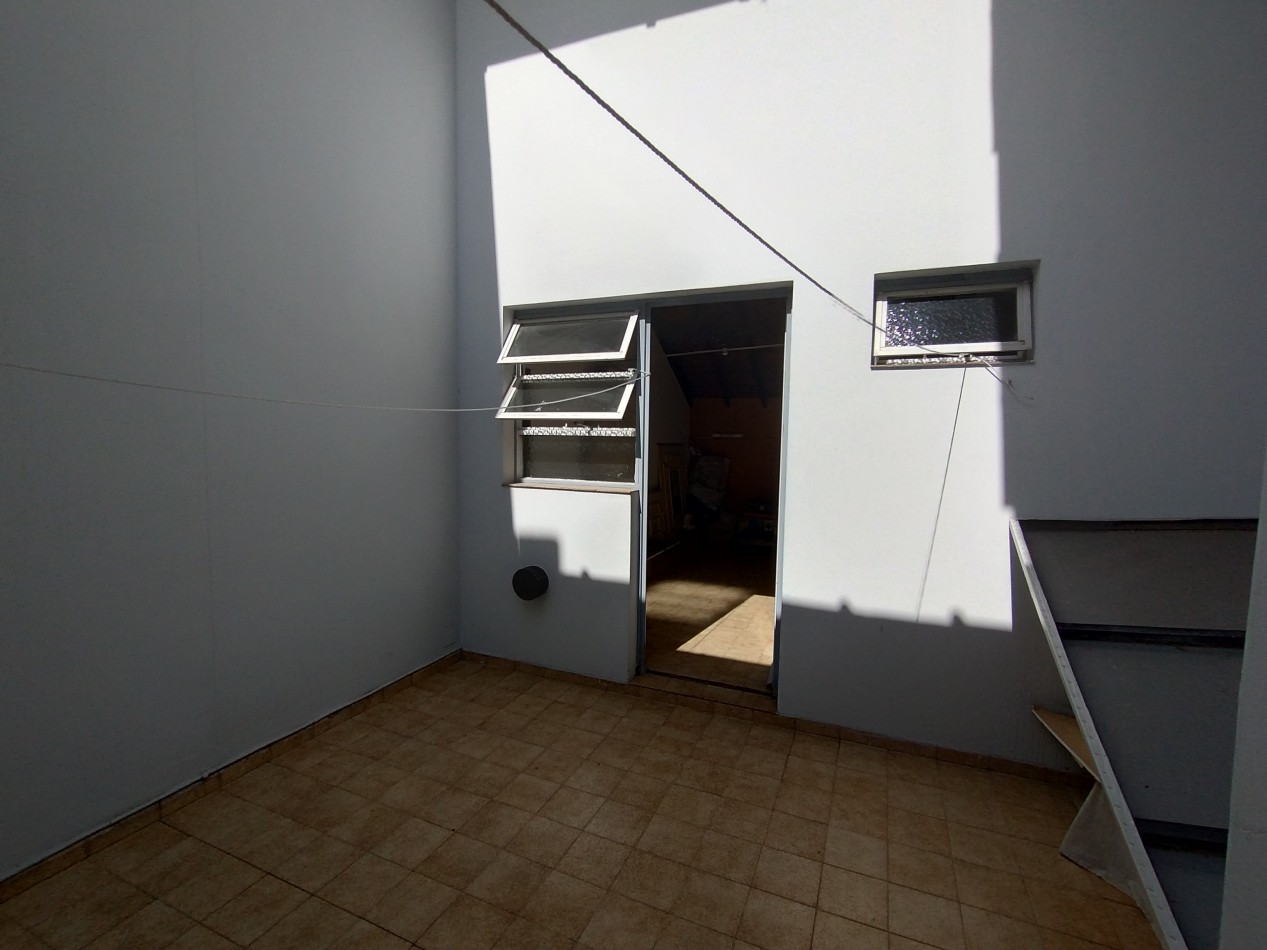 EXCELENTE CHALET CAPELLO AL 400 BANFIELD