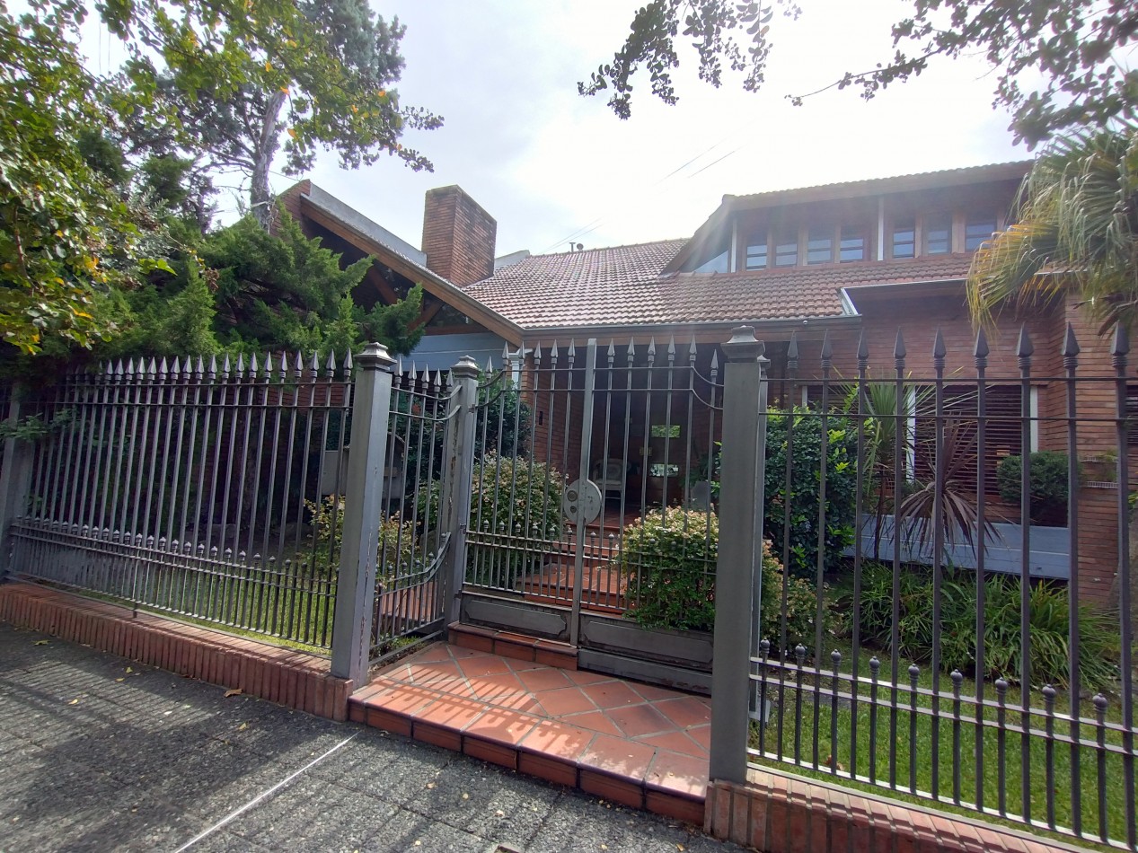 EXCELENTE CHALET CAPELLO AL 400 BANFIELD