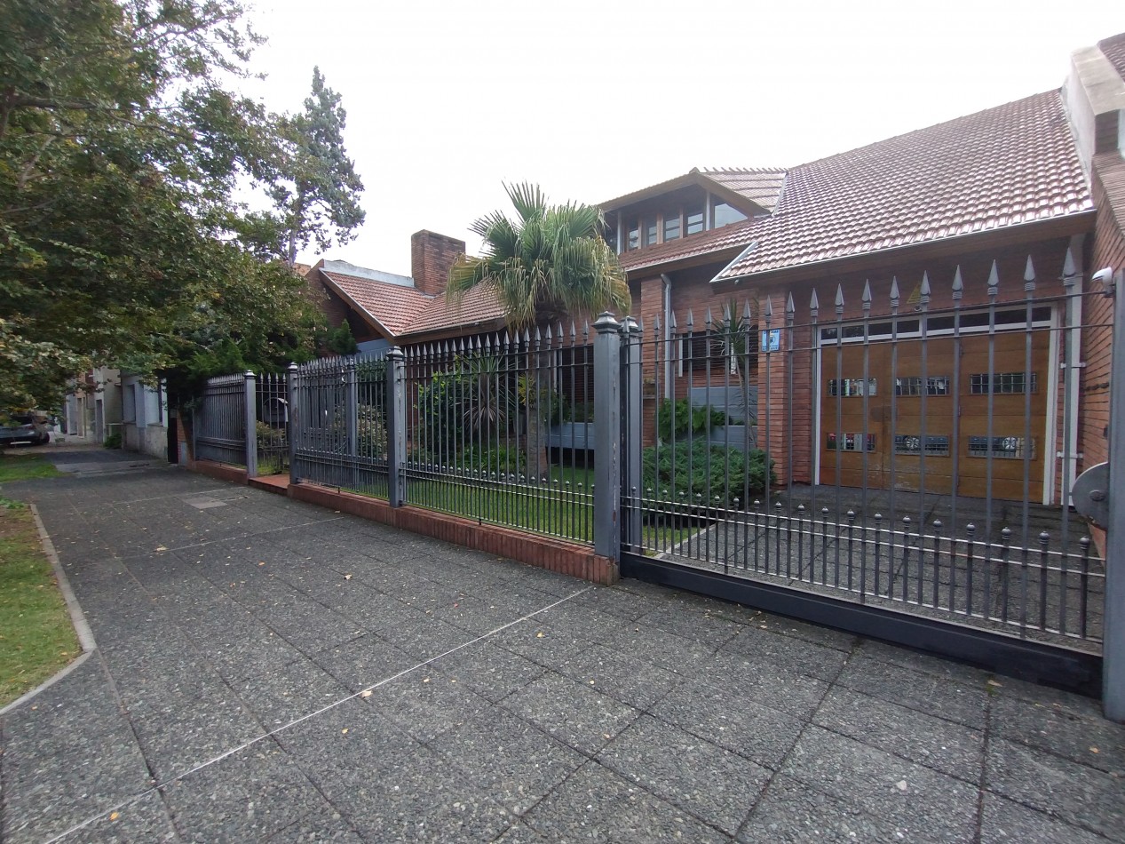 EXCELENTE CHALET CAPELLO AL 400 BANFIELD
