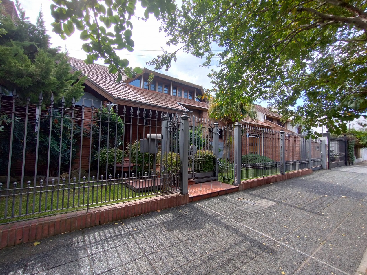 EXCELENTE CHALET CAPELLO AL 400 BANFIELD