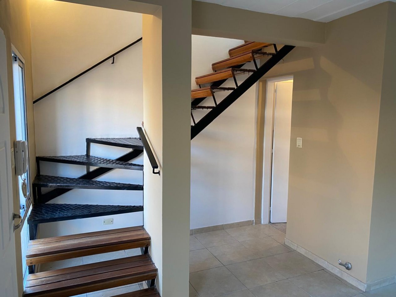 OPORTUNIDAD .Triplex de 3 ambientes dentro de Complejo Los Jardines