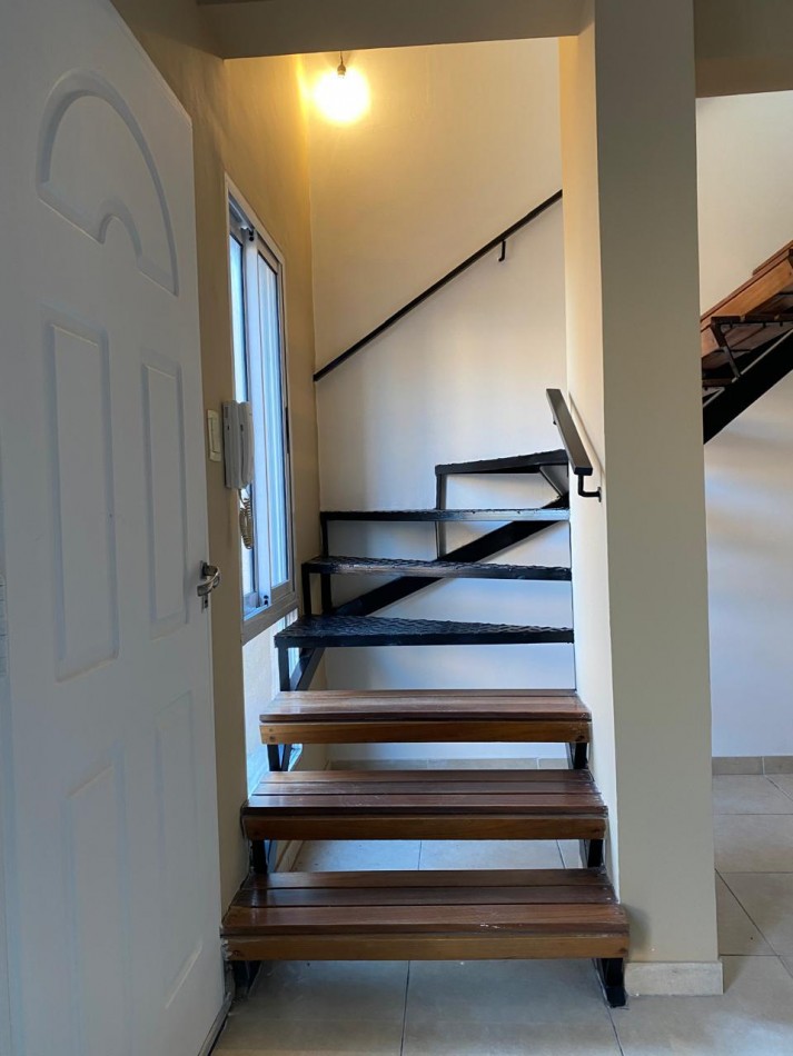 OPORTUNIDAD .Triplex de 3 ambientes dentro de Complejo Los Jardines