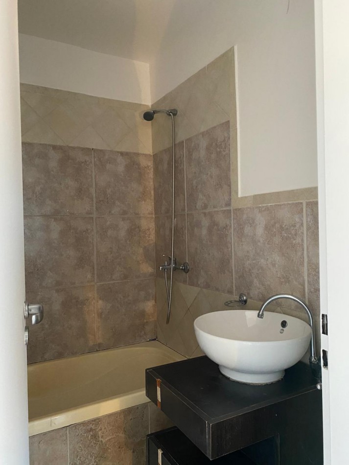 OPORTUNIDAD .Triplex de 3 ambientes dentro de Complejo Los Jardines
