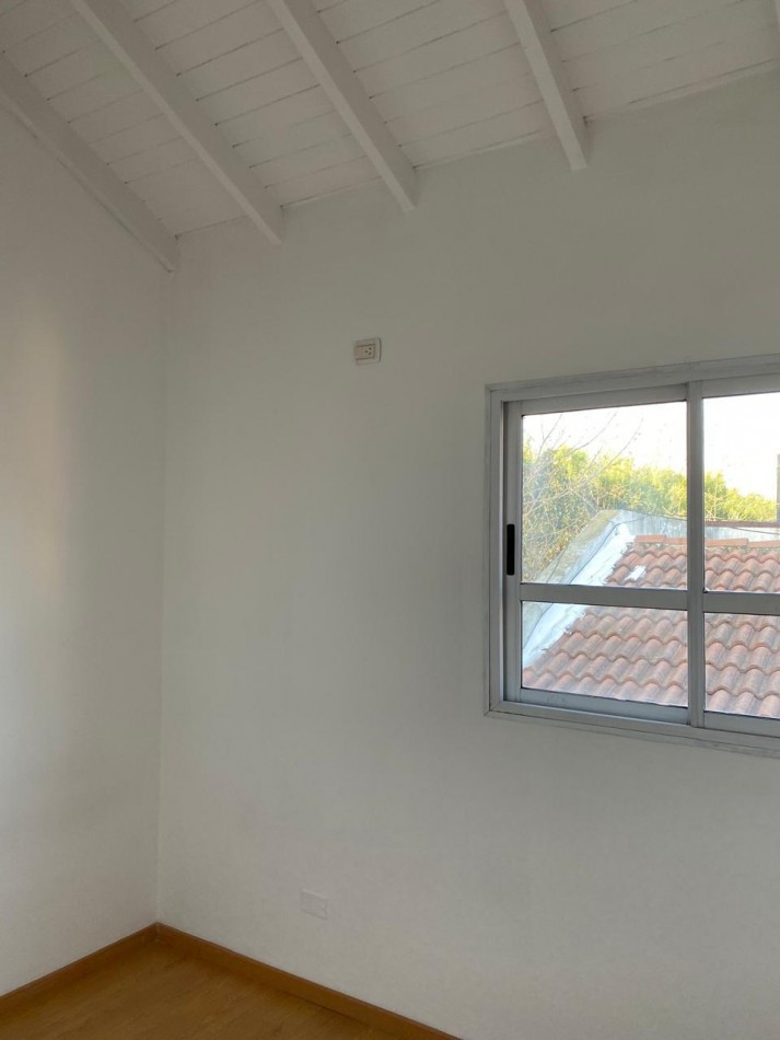 OPORTUNIDAD .Triplex de 3 ambientes dentro de Complejo Los Jardines