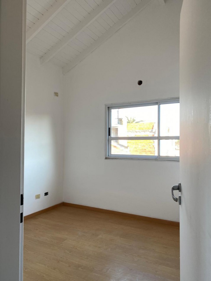 OPORTUNIDAD .Triplex de 3 ambientes dentro de Complejo Los Jardines