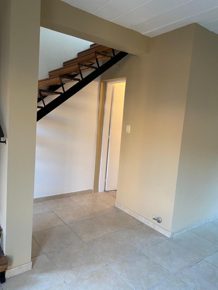 OPORTUNIDAD .Triplex de 3 ambientes dentro de Complejo Los Jardines