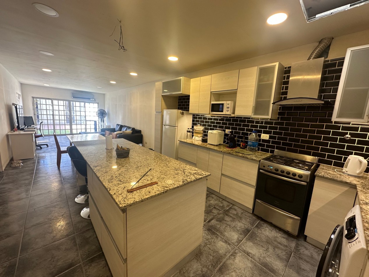 VENTA EN BLOCK INMUEBLE PARA 2 O 3  FAMILIAS SUBDIVIDIDO 