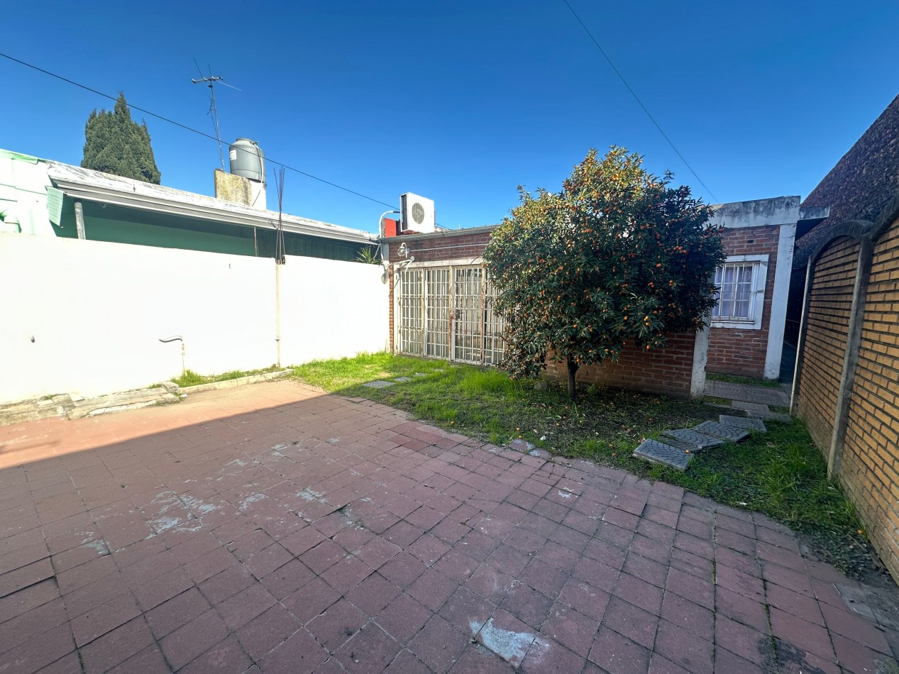 VENTA EN BLOCK INMUEBLE PARA 2 O 3  FAMILIAS SUBDIVIDIDO 