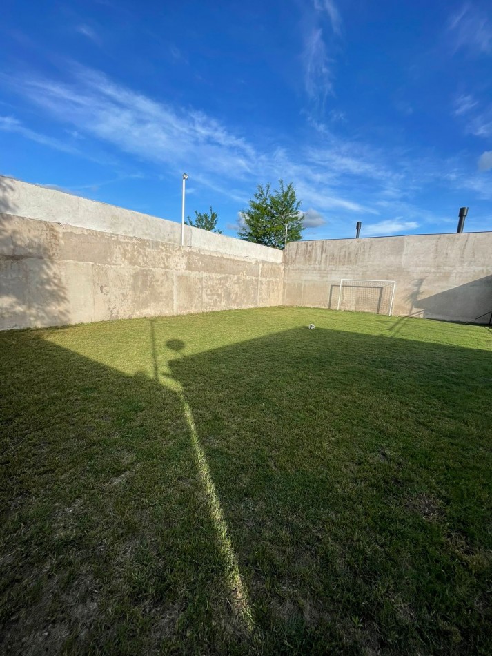 Hermosa quinta con piscina y cancha de futbol