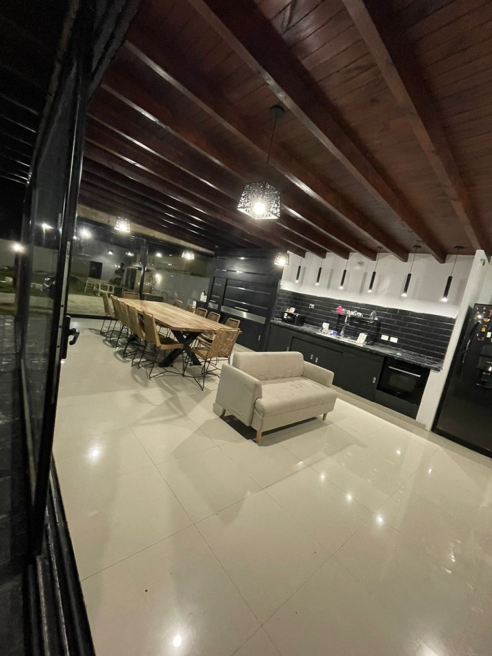 Hermosa quinta con piscina y cancha de futbol