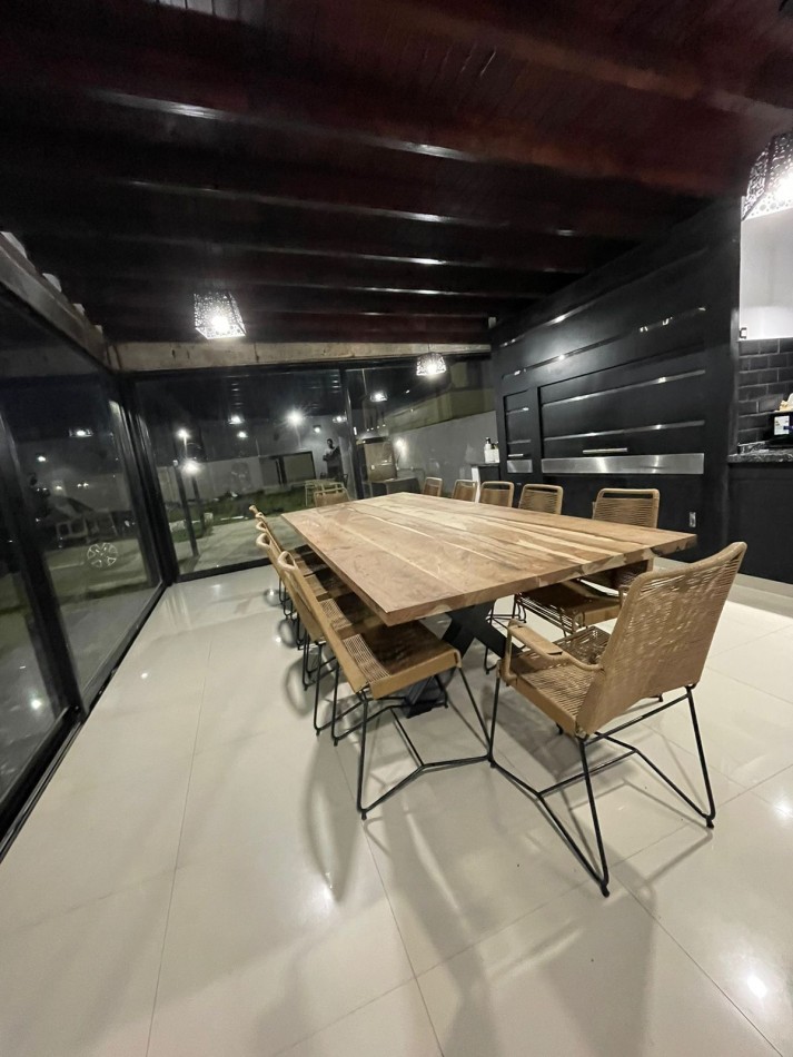 Hermosa quinta con piscina y cancha de futbol