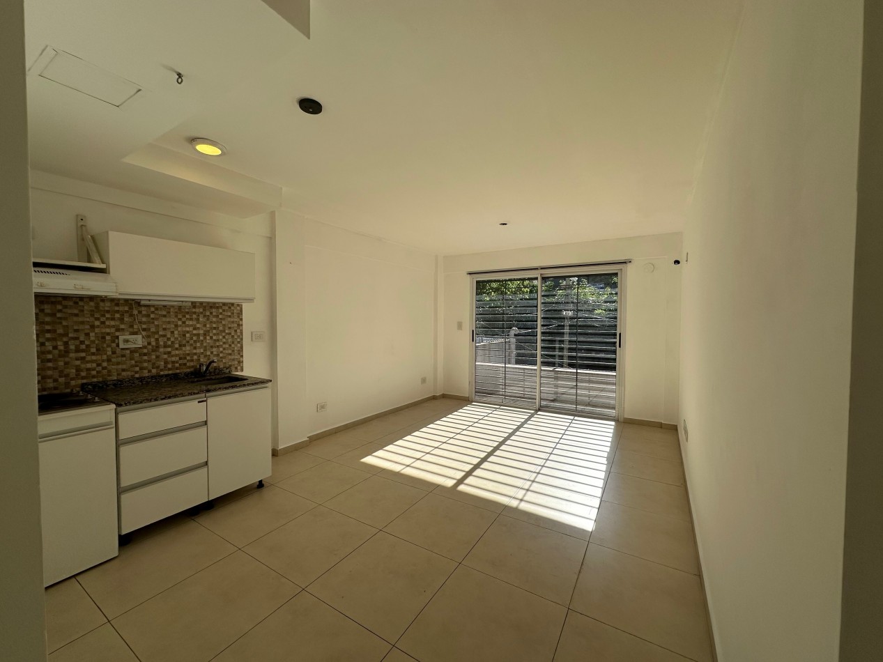 Monoambiente buena ubicacion a metros de Las Lomitas