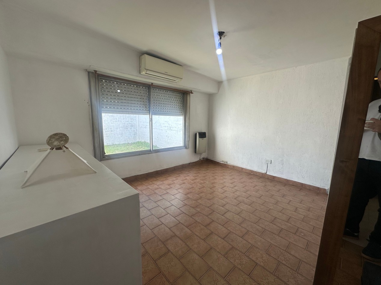 Ph de dos ambientes por pasillo muy luminoso con espacio verde