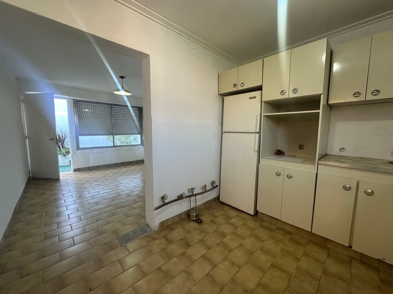 Ph de dos ambientes por pasillo muy luminoso con espacio verde