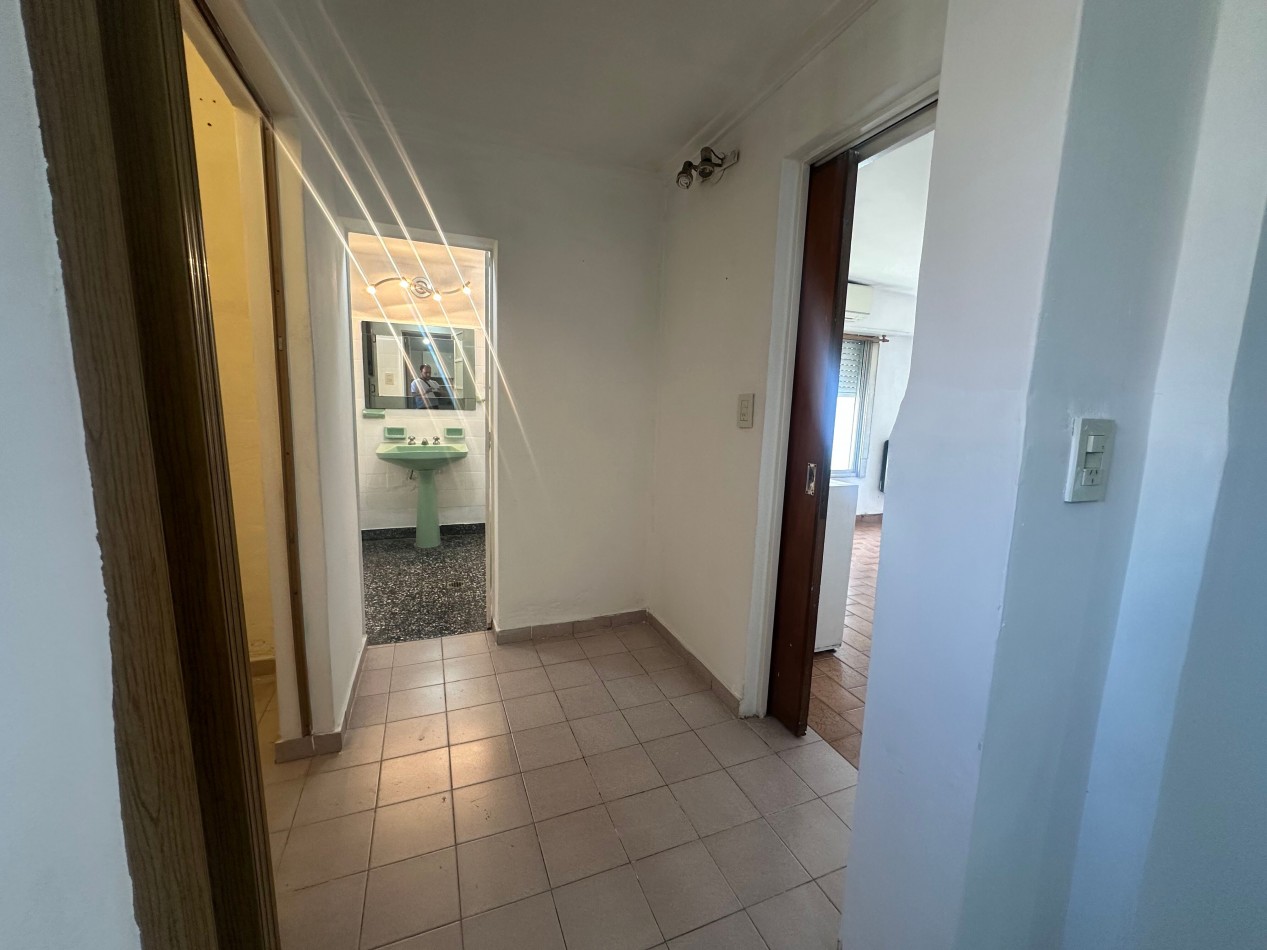 Ph de dos ambientes por pasillo muy luminoso con espacio verde