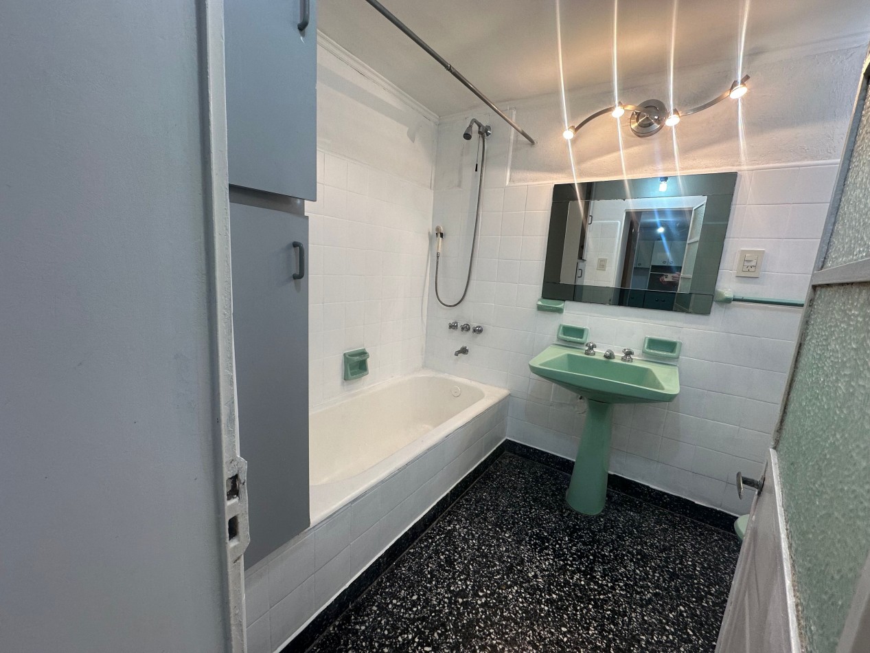 Ph de dos ambientes por pasillo muy luminoso con espacio verde