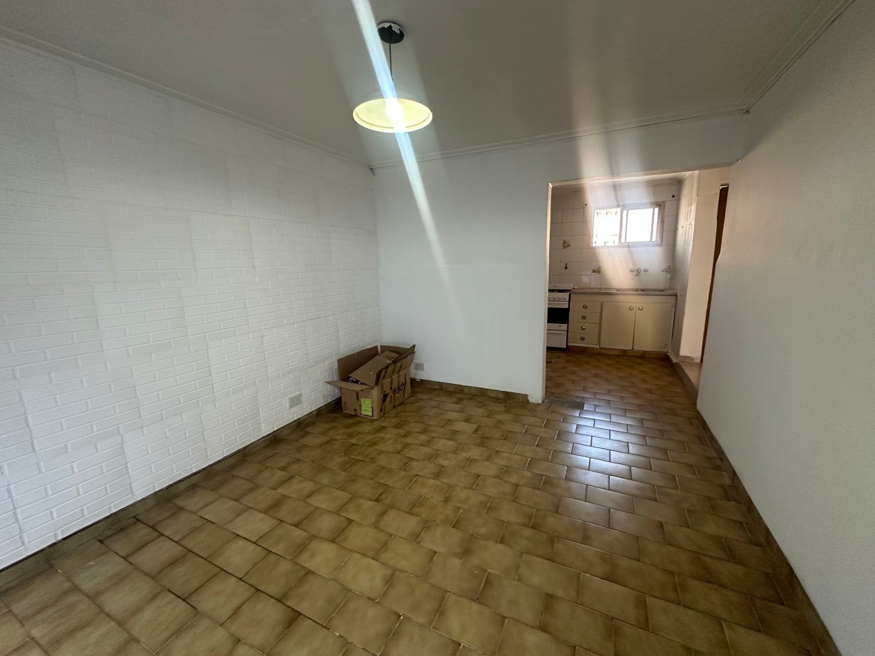 Ph de dos ambientes por pasillo muy luminoso con espacio verde