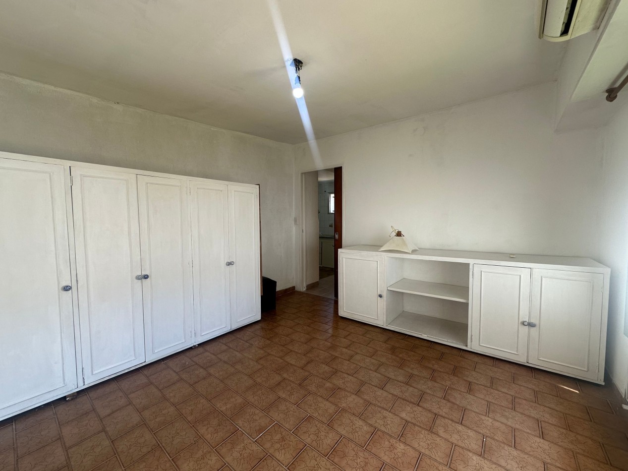 Ph de dos ambientes por pasillo muy luminoso con espacio verde