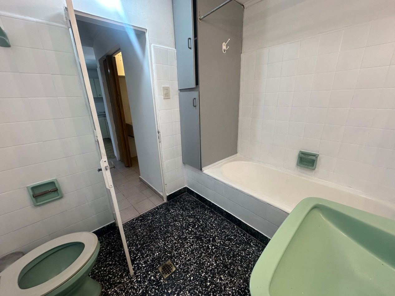 Ph de dos ambientes por pasillo muy luminoso con espacio verde