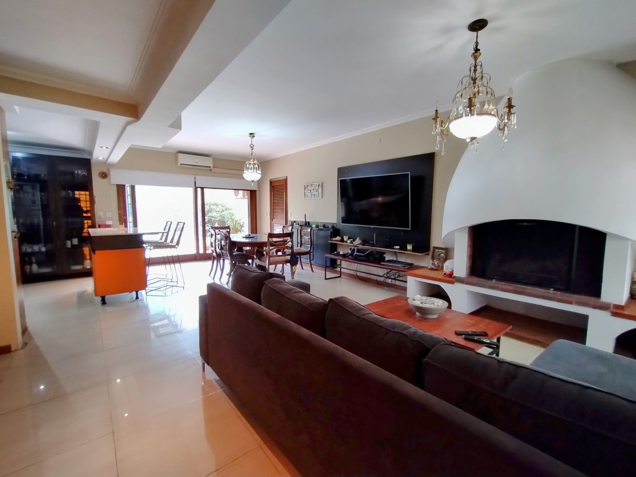 Casa de 4 ambientes con gran parque y piscina - Talcahuano 548, Banfield