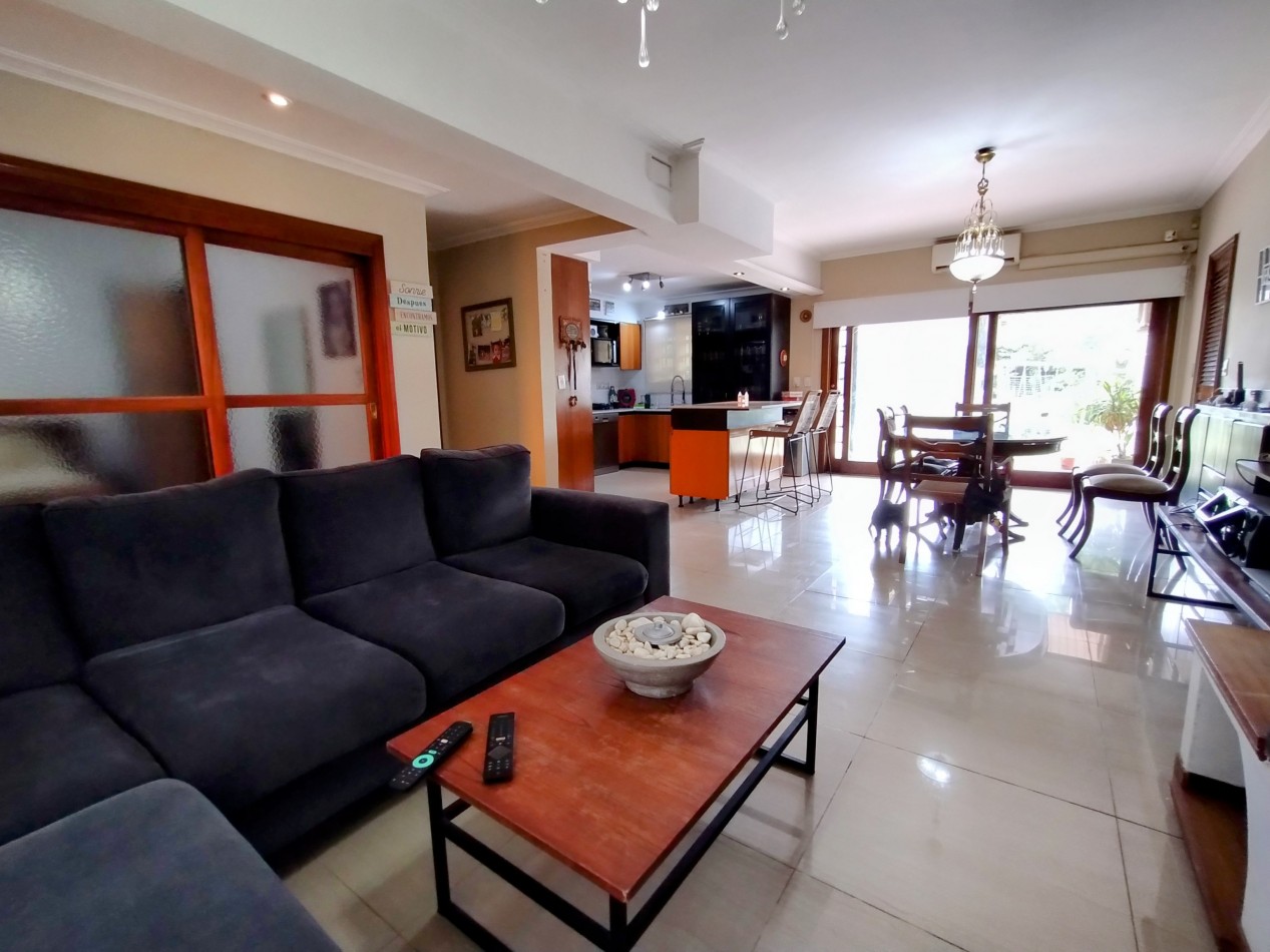 Casa de 4 ambientes con gran parque y piscina - Talcahuano 548, Banfield