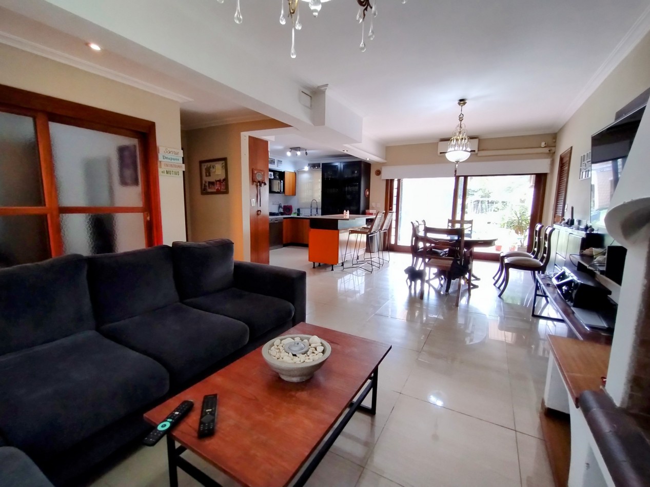 Casa de 4 ambientes con gran parque y piscina - Talcahuano 548, Banfield