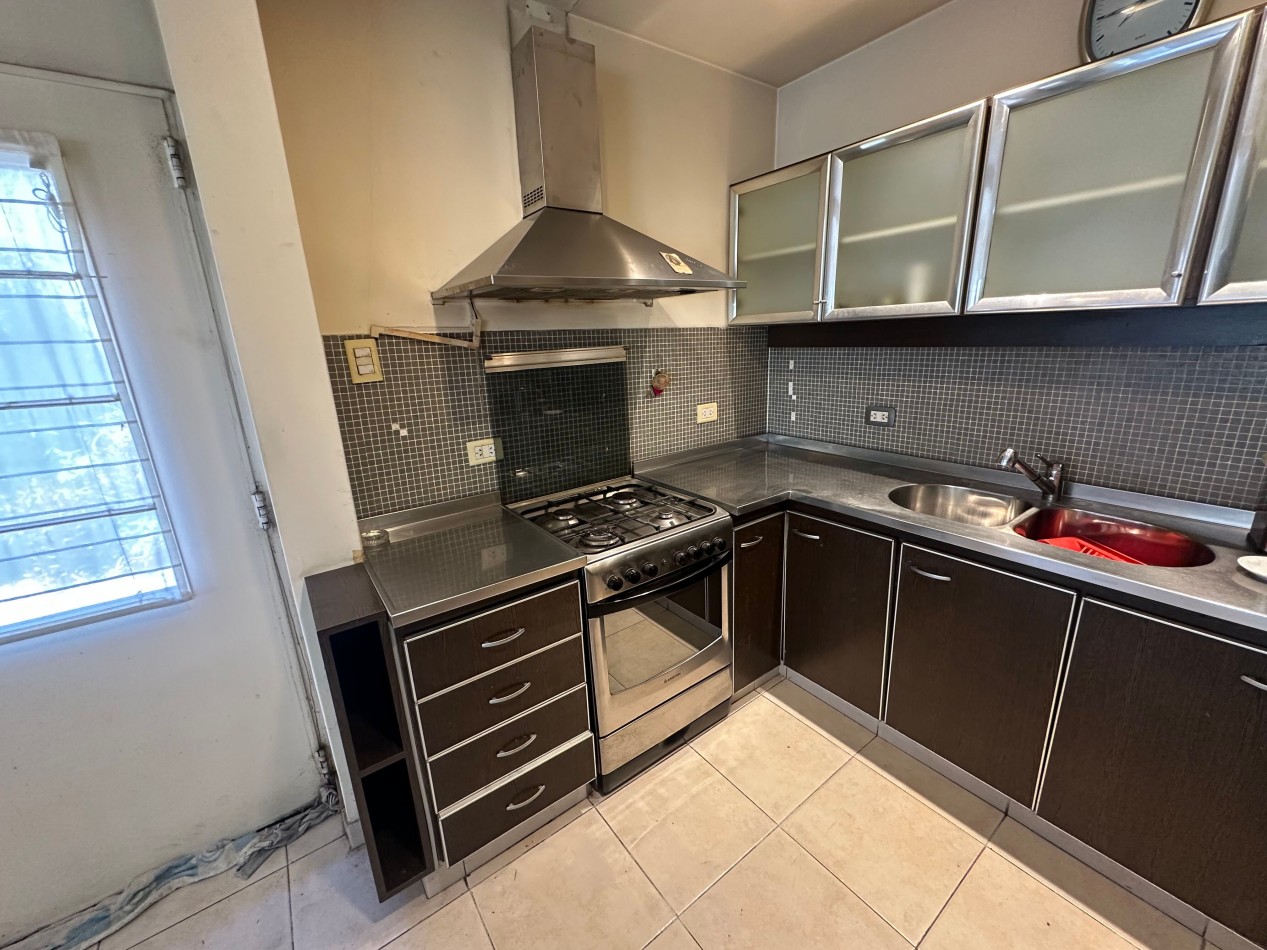 Casa de 4 dormitorios en 3 plantas con quincho y doble parrilla - A reciclar - San Martin 237, Lomas de Zamora (entre Saenz y Portela)