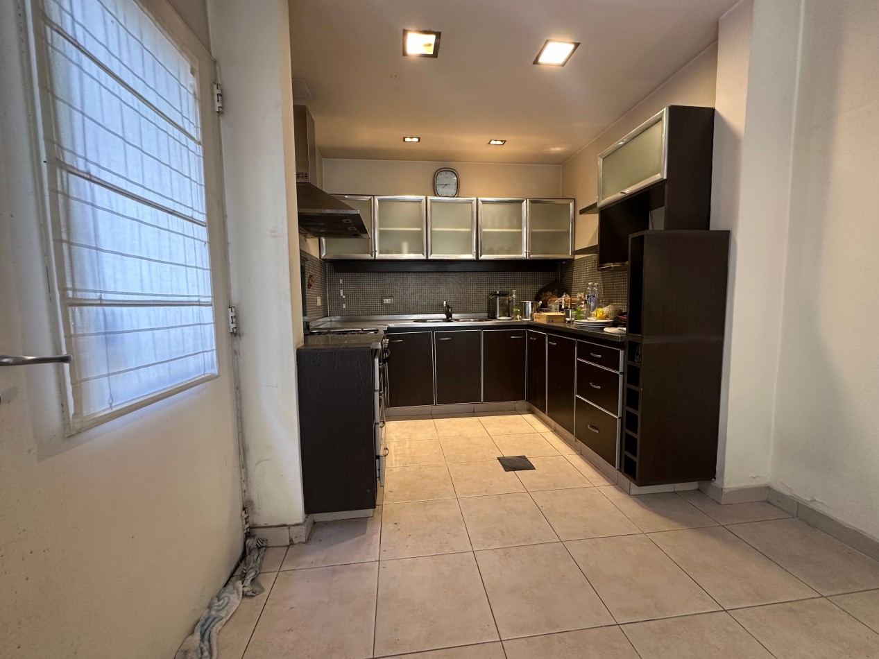 Casa de 4 dormitorios en 3 plantas con quincho y doble parrilla - A reciclar - San Martin 237, Lomas de Zamora (entre Saenz y Portela)