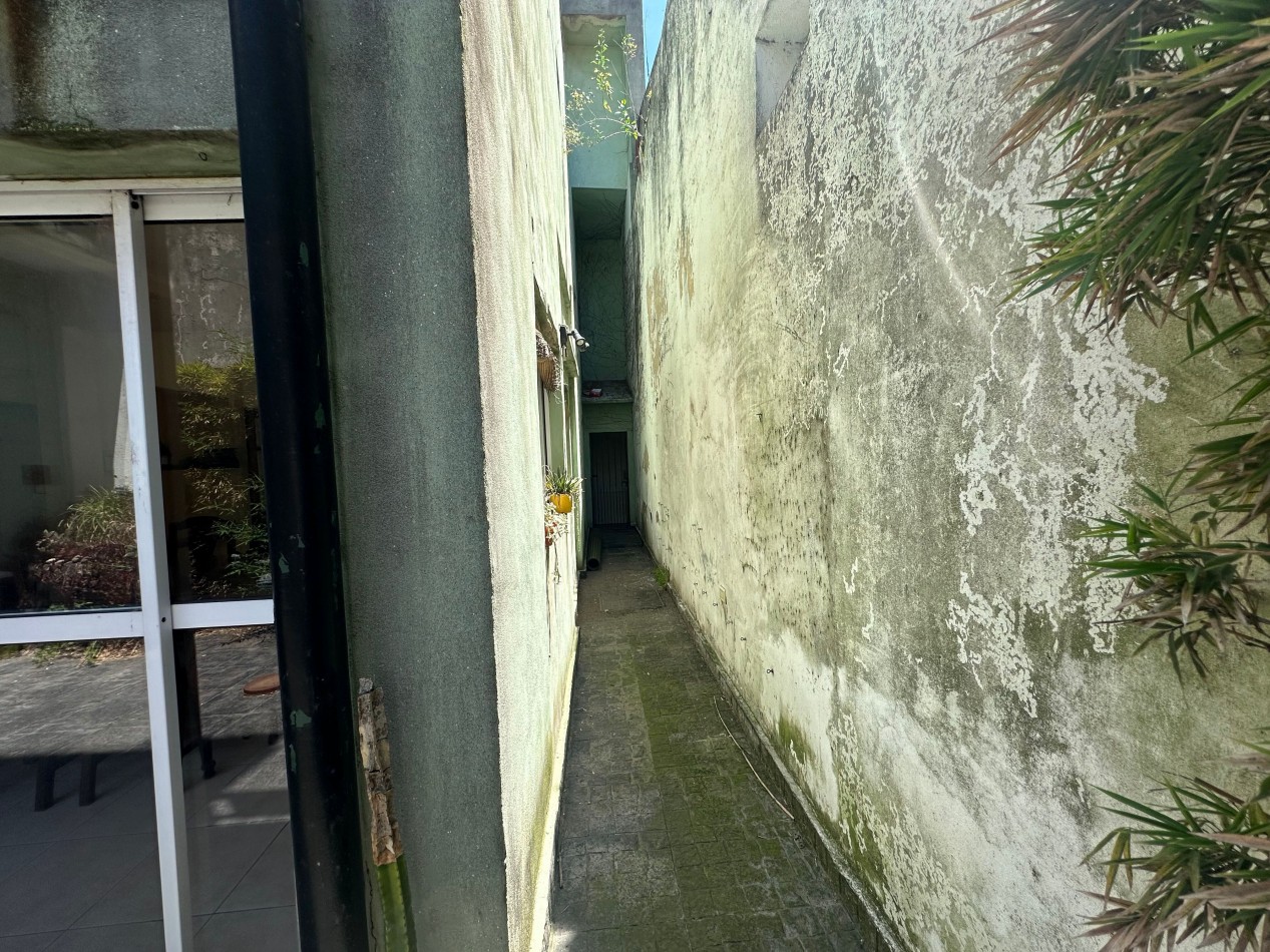 Casa de 4 dormitorios en 3 plantas con quincho y doble parrilla - A reciclar - San Martin 237, Lomas de Zamora (entre Saenz y Portela)