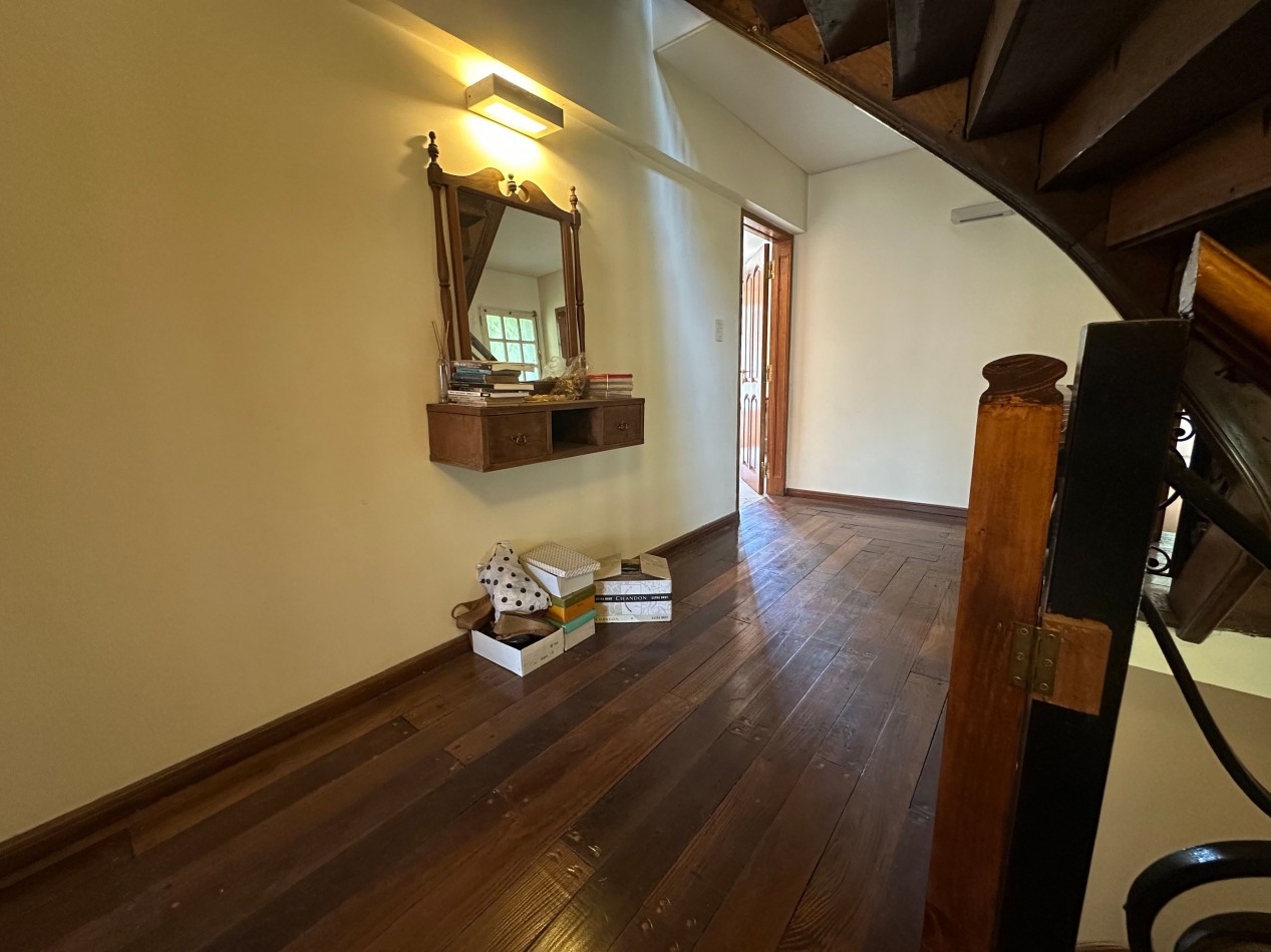Casa de 4 dormitorios en 3 plantas con quincho y doble parrilla - A reciclar - San Martin 237, Lomas de Zamora (entre Saenz y Portela)