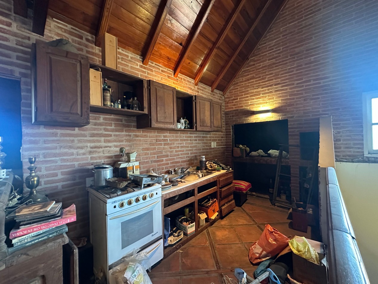 Casa de 4 dormitorios en 3 plantas con quincho y doble parrilla - A reciclar - San Martin 237, Lomas de Zamora (entre Saenz y Portela)