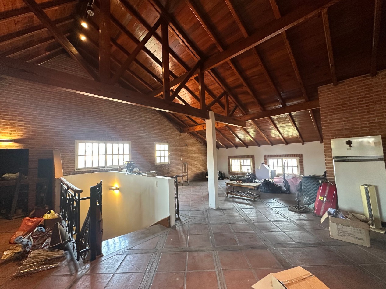 Casa de 4 dormitorios en 3 plantas con quincho y doble parrilla - A reciclar - San Martin 237, Lomas de Zamora (entre Saenz y Portela)