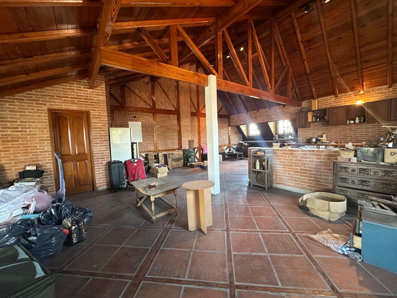 Casa de 4 dormitorios en 3 plantas con quincho y doble parrilla - A reciclar - San Martin 237, Lomas de Zamora (entre Saenz y Portela)