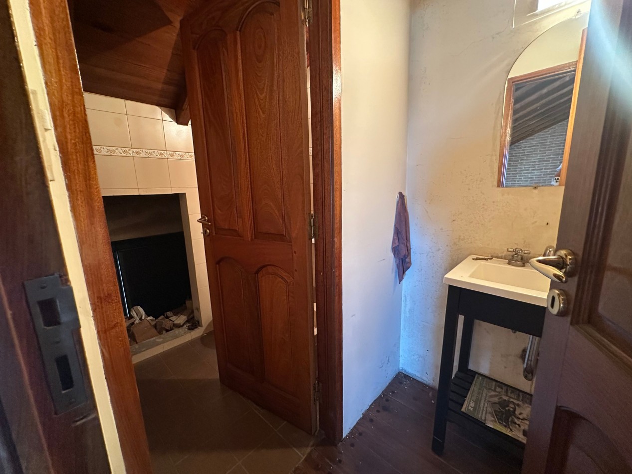 Casa de 4 dormitorios en 3 plantas con quincho y doble parrilla - A reciclar - San Martin 237, Lomas de Zamora (entre Saenz y Portela)